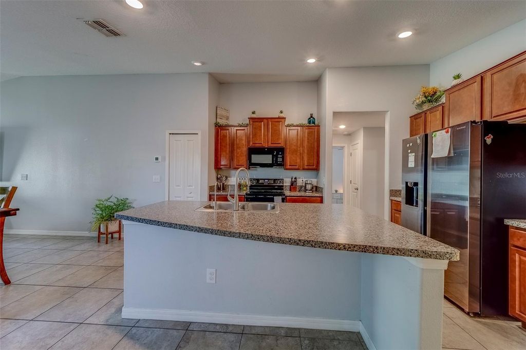 Image 2 of property listing at 10222 COOL WATERLILY AVENUE, Riverview, FL 33578