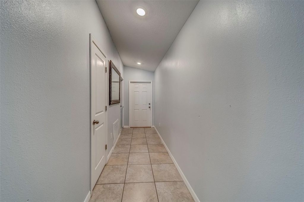 Image 11 of property listing at 10222 COOL WATERLILY AVENUE, Riverview, FL 33578