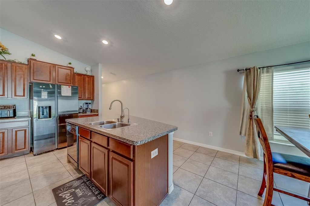 Image 14 of property listing at 10222 COOL WATERLILY AVENUE, Riverview, FL 33578