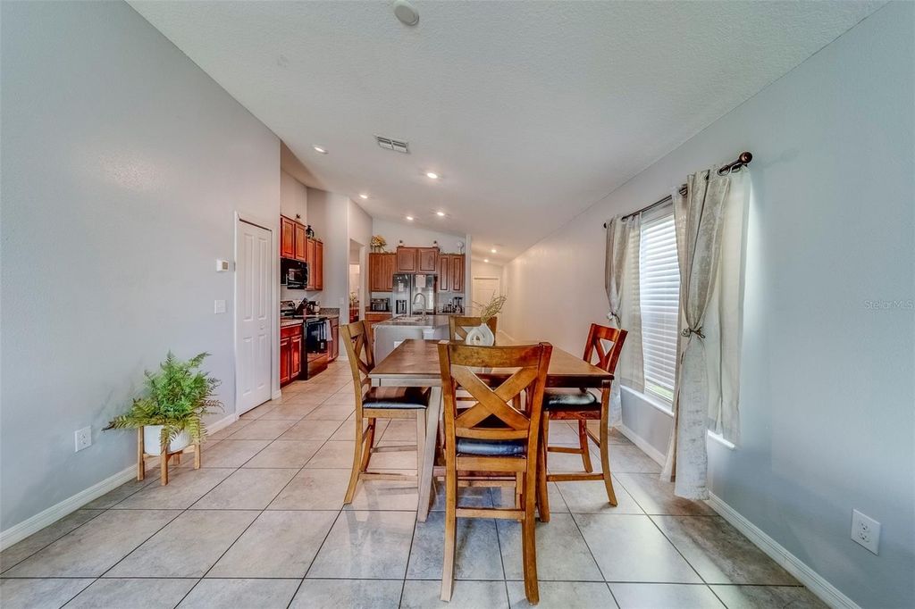 Image 17 of property listing at 10222 COOL WATERLILY AVENUE, Riverview, FL 33578