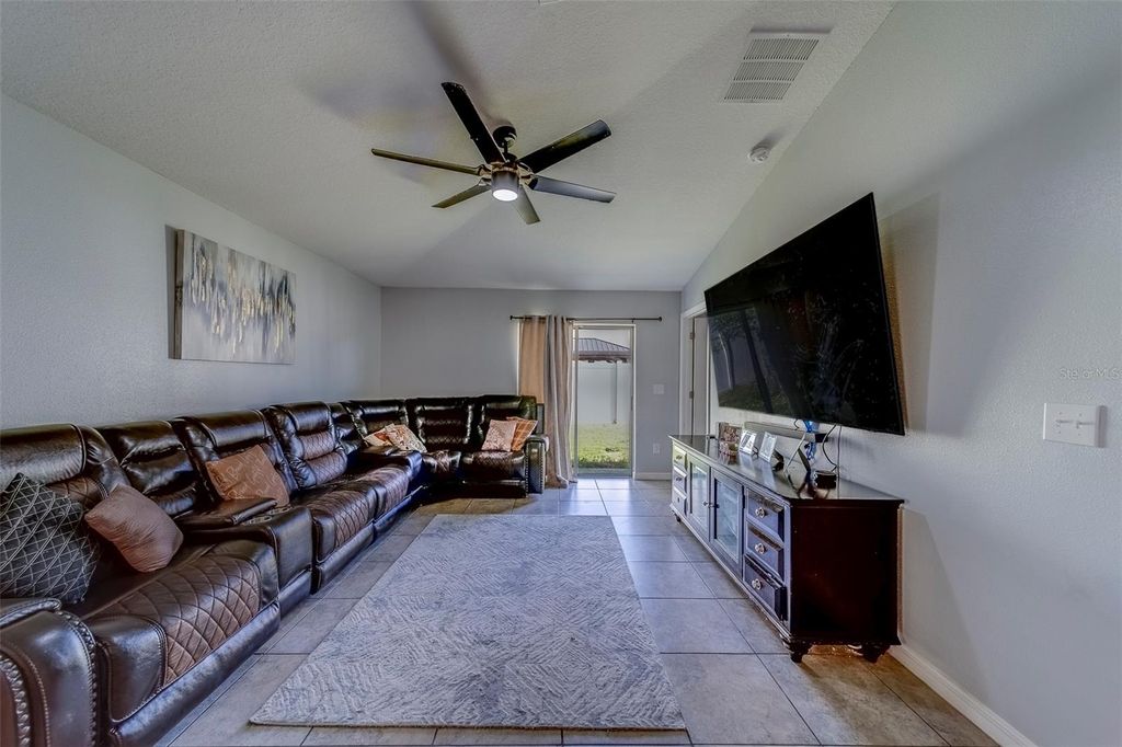 Image 19 of property listing at 10222 COOL WATERLILY AVENUE, Riverview, FL 33578