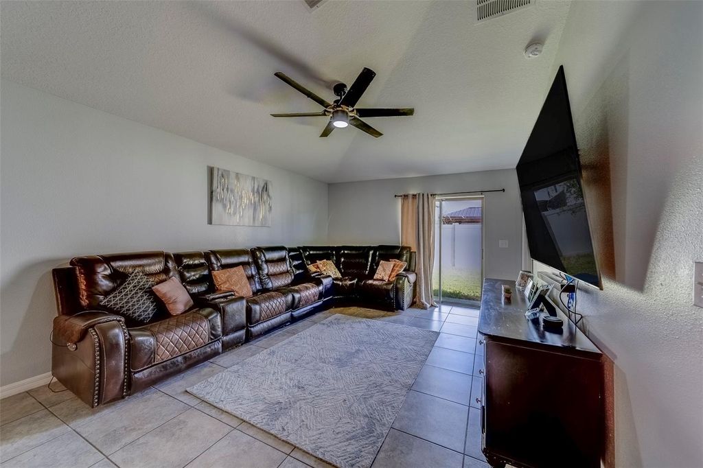 Image 3 of property listing at 10222 COOL WATERLILY AVENUE, Riverview, FL 33578