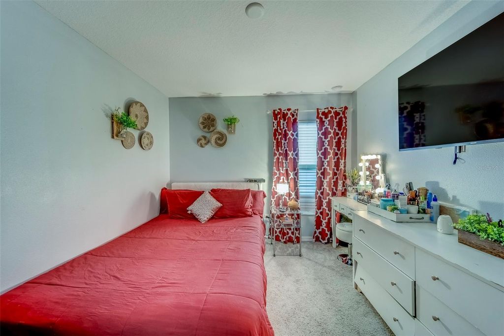 Image 26 of property listing at 10222 COOL WATERLILY AVENUE, Riverview, FL 33578