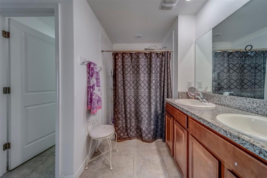 Image 32 of property listing at 10222 COOL WATERLILY AVENUE, Riverview, FL 33578