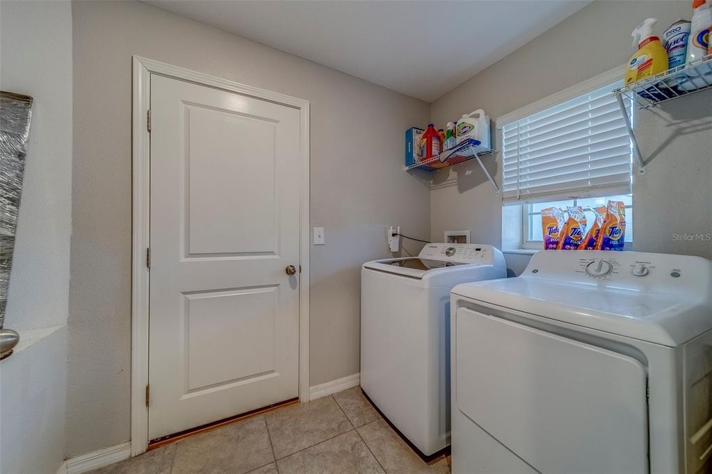 Image 34 of property listing at 10222 COOL WATERLILY AVENUE, Riverview, FL 33578