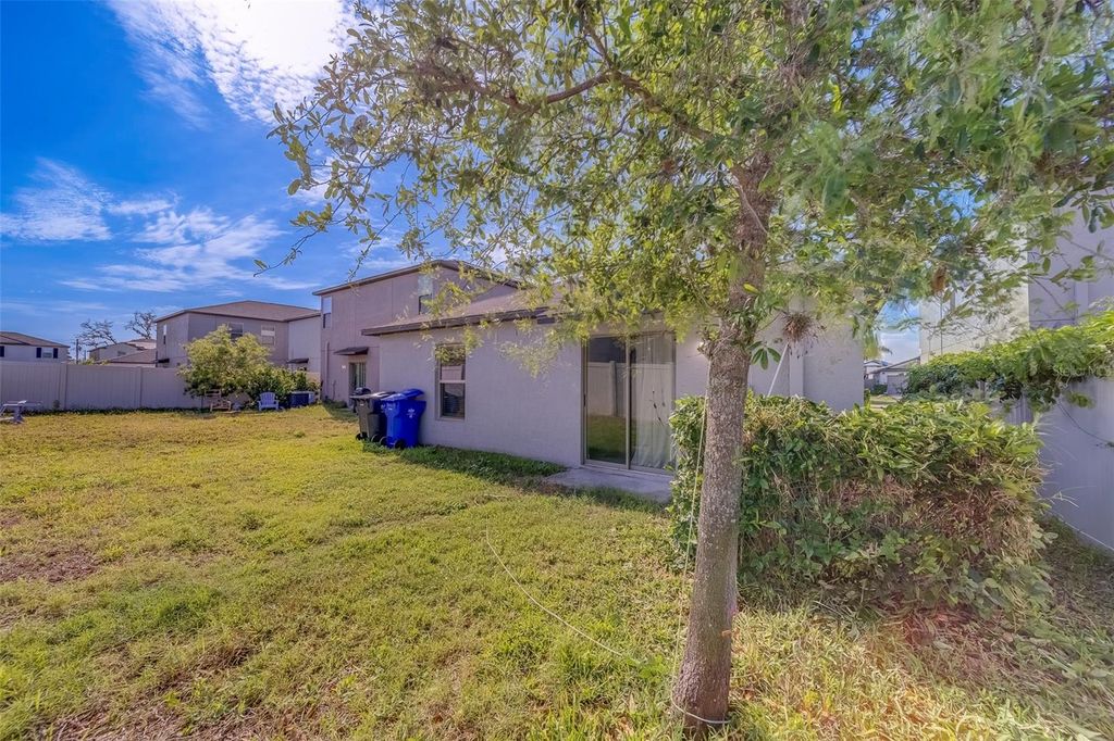 Image 36 of property listing at 10222 COOL WATERLILY AVENUE, Riverview, FL 33578