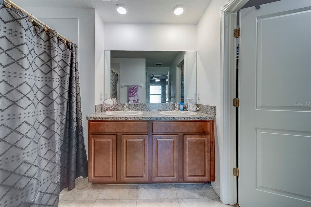 Image 5 of property listing at 10222 COOL WATERLILY AVENUE, Riverview, FL 33578