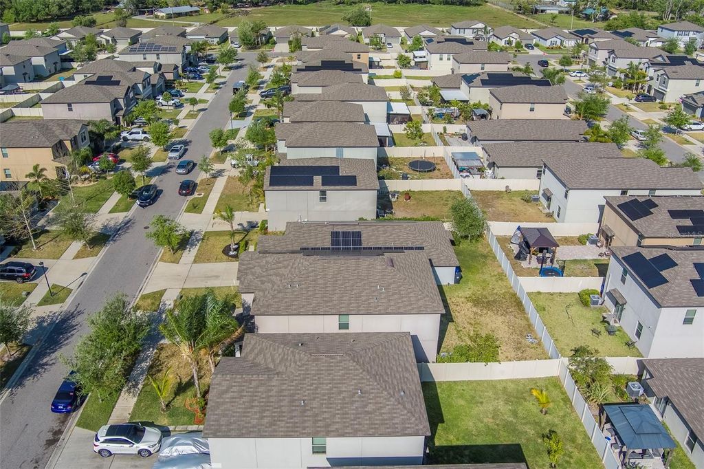 Image 41 of property listing at 10222 COOL WATERLILY AVENUE, Riverview, FL 33578