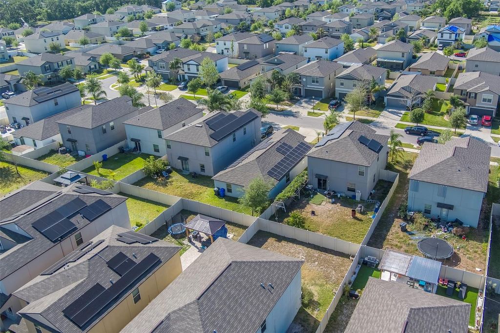 Image 44 of property listing at 10222 COOL WATERLILY AVENUE, Riverview, FL 33578