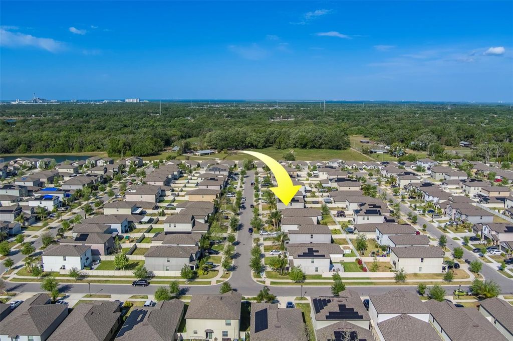 Image 48 of property listing at 10222 COOL WATERLILY AVENUE, Riverview, FL 33578