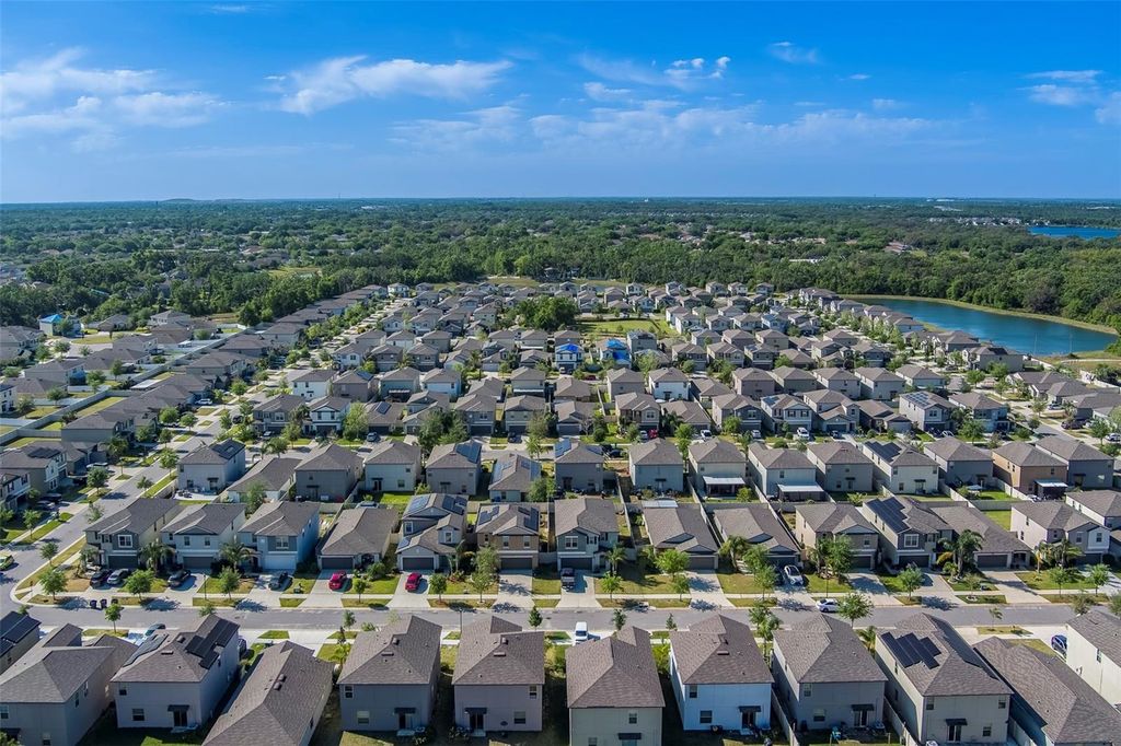 Image 51 of property listing at 10222 COOL WATERLILY AVENUE, Riverview, FL 33578