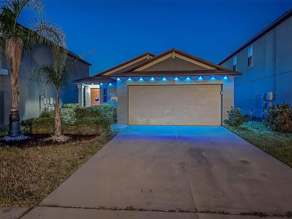 Image 57 of property listing at 10222 COOL WATERLILY AVENUE, Riverview, FL 33578