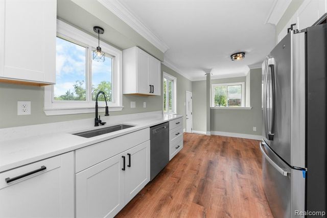 560 Mcmunn Street, South Lyon, MI 48178