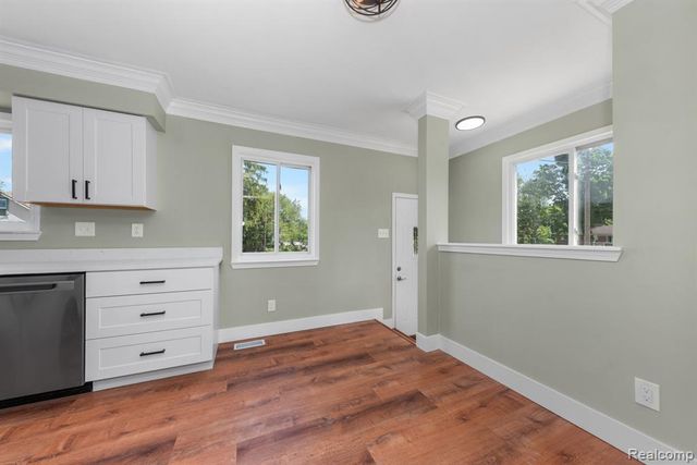 560 Mcmunn Street, South Lyon, MI 48178