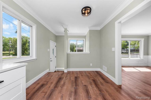 560 Mcmunn Street, South Lyon, MI 48178
