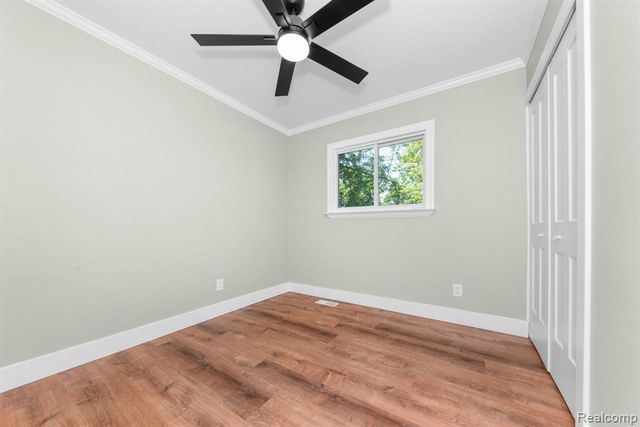 560 Mcmunn Street, South Lyon, MI 48178