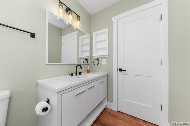 560 Mcmunn Street, South Lyon, MI 48178