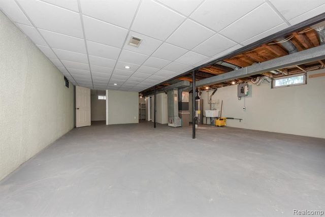 560 Mcmunn Street, South Lyon, MI 48178