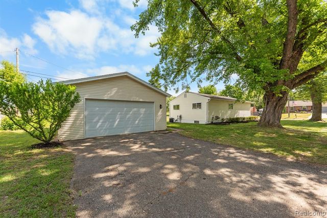 560 Mcmunn Street, South Lyon, MI 48178