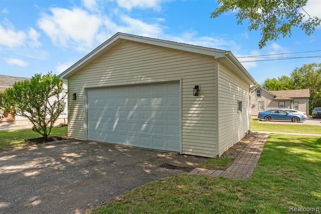 560 Mcmunn Street, South Lyon, MI 48178