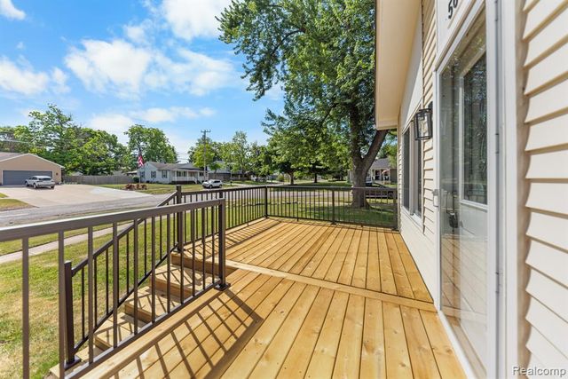 560 Mcmunn Street, South Lyon, MI 48178