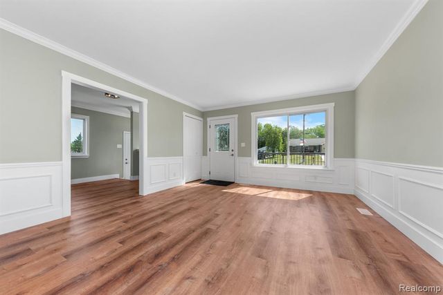 560 Mcmunn Street, South Lyon, MI 48178