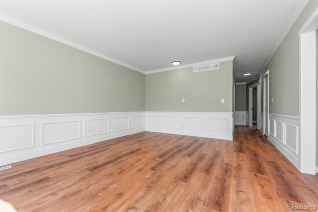 560 Mcmunn Street, South Lyon, MI 48178