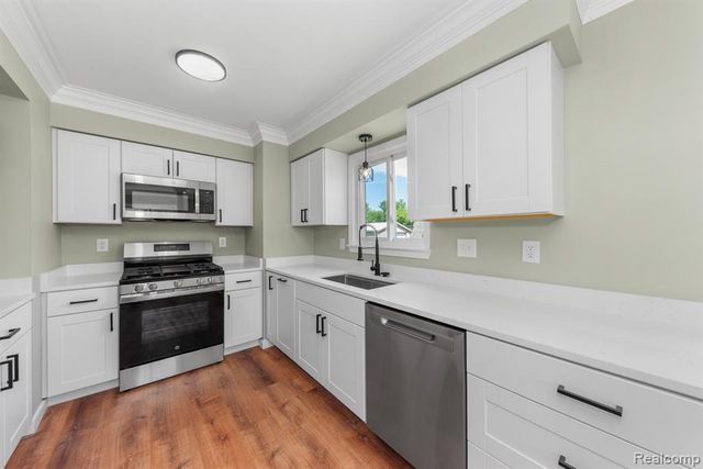 560 Mcmunn Street, South Lyon, MI 48178