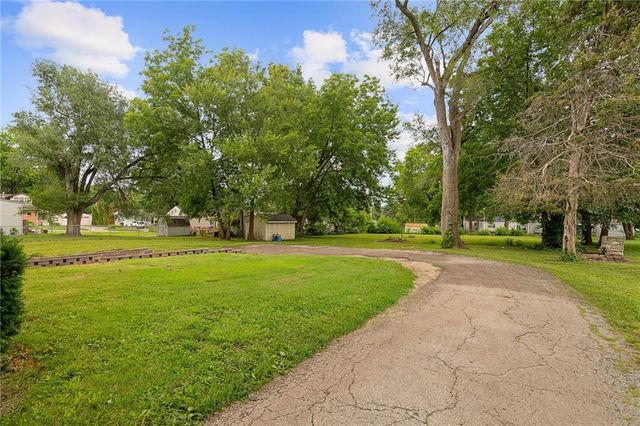 13201 E 39th Street S, Independence, MO 64055