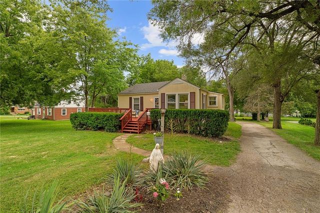 13201 E 39th Street S, Independence, MO 64055