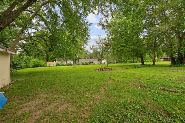 13201 E 39th Street S, Independence, MO 64055