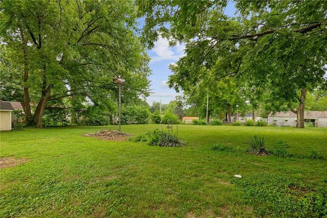 13201 E 39th Street S, Independence, MO 64055