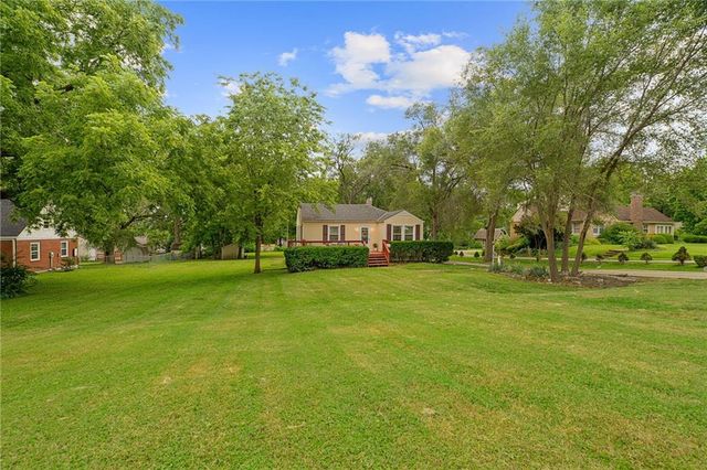 13201 E 39th Street S, Independence, MO 64055