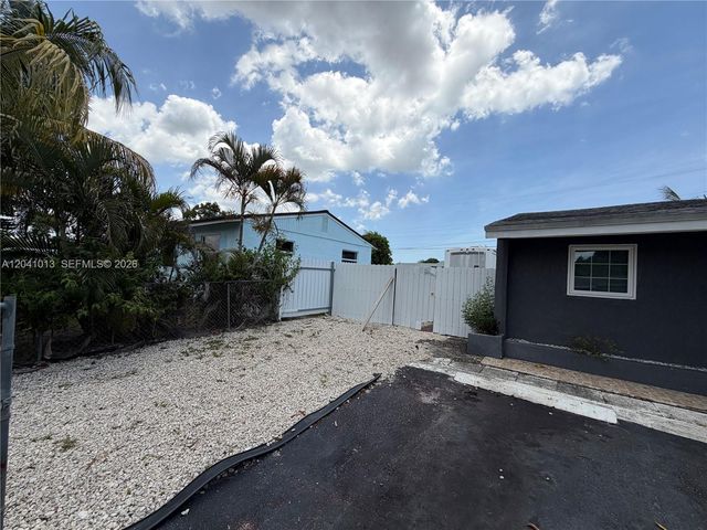 2300 SW 43rd Avenue, Fort Lauderdale, FL 33317