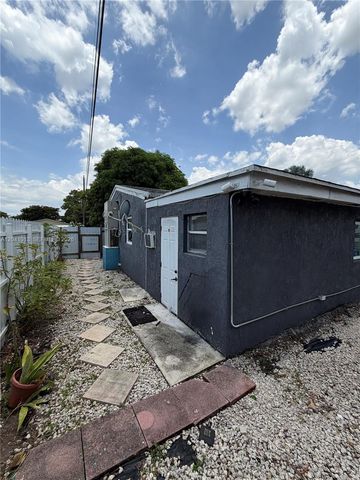 2300 SW 43rd Avenue, Fort Lauderdale, FL 33317