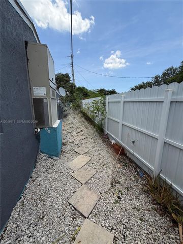 2300 SW 43rd Avenue, Fort Lauderdale, FL 33317