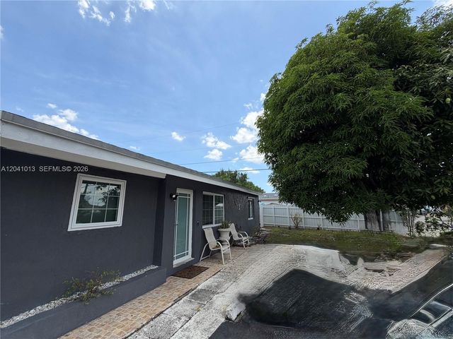 2300 SW 43rd Avenue, Fort Lauderdale, FL 33317