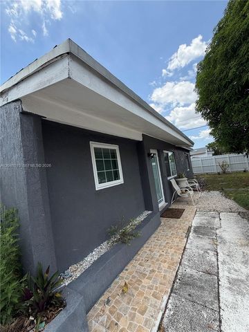 2300 SW 43rd Avenue, Fort Lauderdale, FL 33317