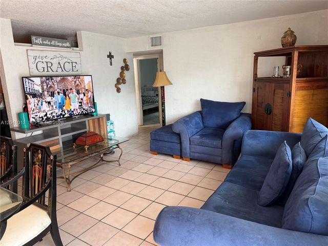 2300 SW 43rd Avenue, Fort Lauderdale, FL 33317