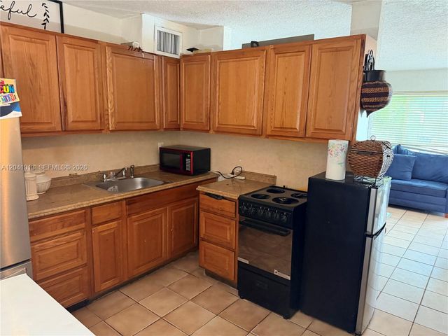 2300 SW 43rd Avenue, Fort Lauderdale, FL 33317