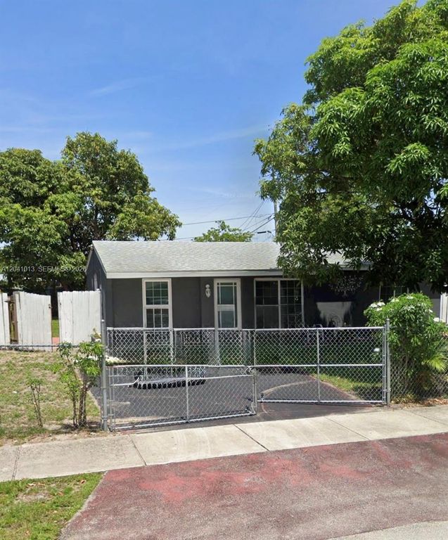 2300 SW 43rd Avenue, Fort Lauderdale, FL 33317