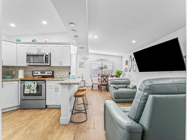 11415 SW 56th St, Miami, FL 33165