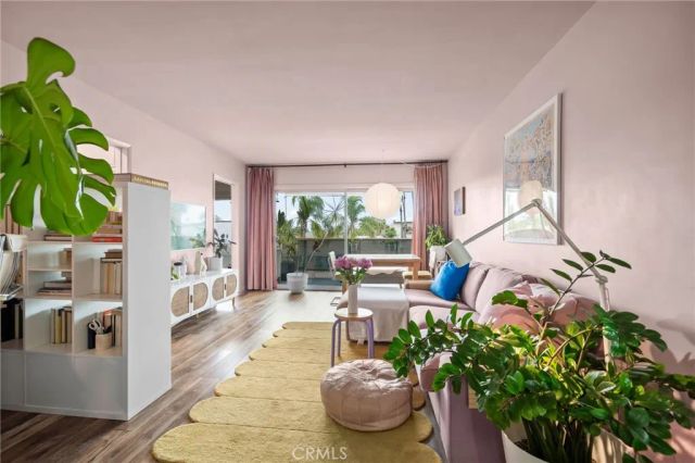 528 Cedar 3A, Long Beach, CA 90802