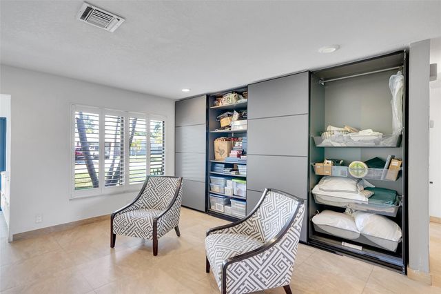 1736 NW 38th Street, Oakland Park, FL 33309