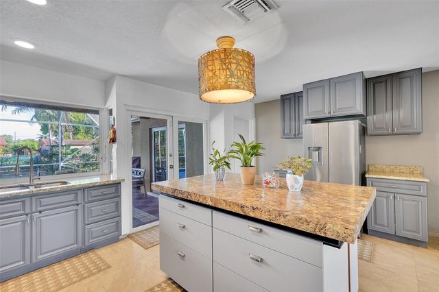 1736 NW 38th Street, Oakland Park, FL 33309