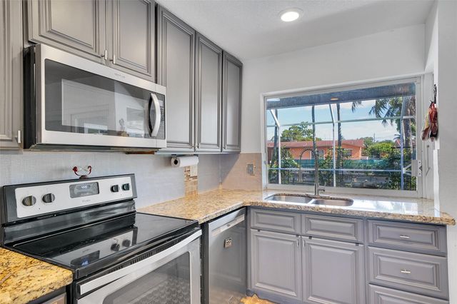 1736 NW 38th Street, Oakland Park, FL 33309