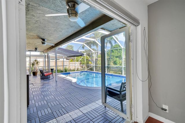 1736 NW 38th Street, Oakland Park, FL 33309