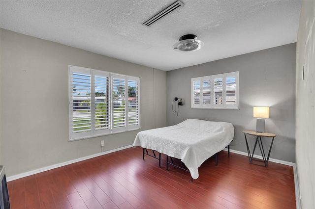 1736 NW 38th Street, Oakland Park, FL 33309