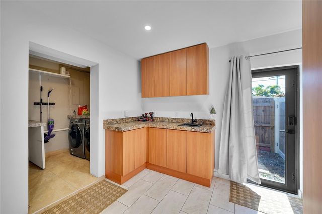 1736 NW 38th Street, Oakland Park, FL 33309