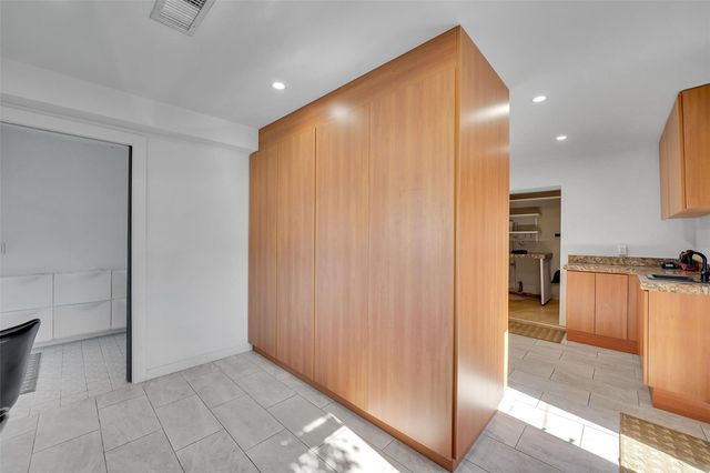 1736 NW 38th Street, Oakland Park, FL 33309